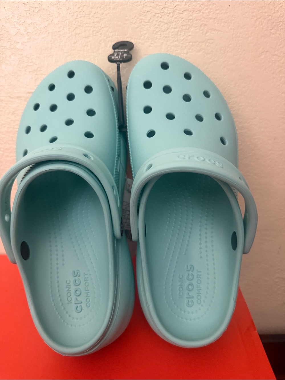 CROCS Men OR Women Slip-On Clog in Aqua Blue
W9